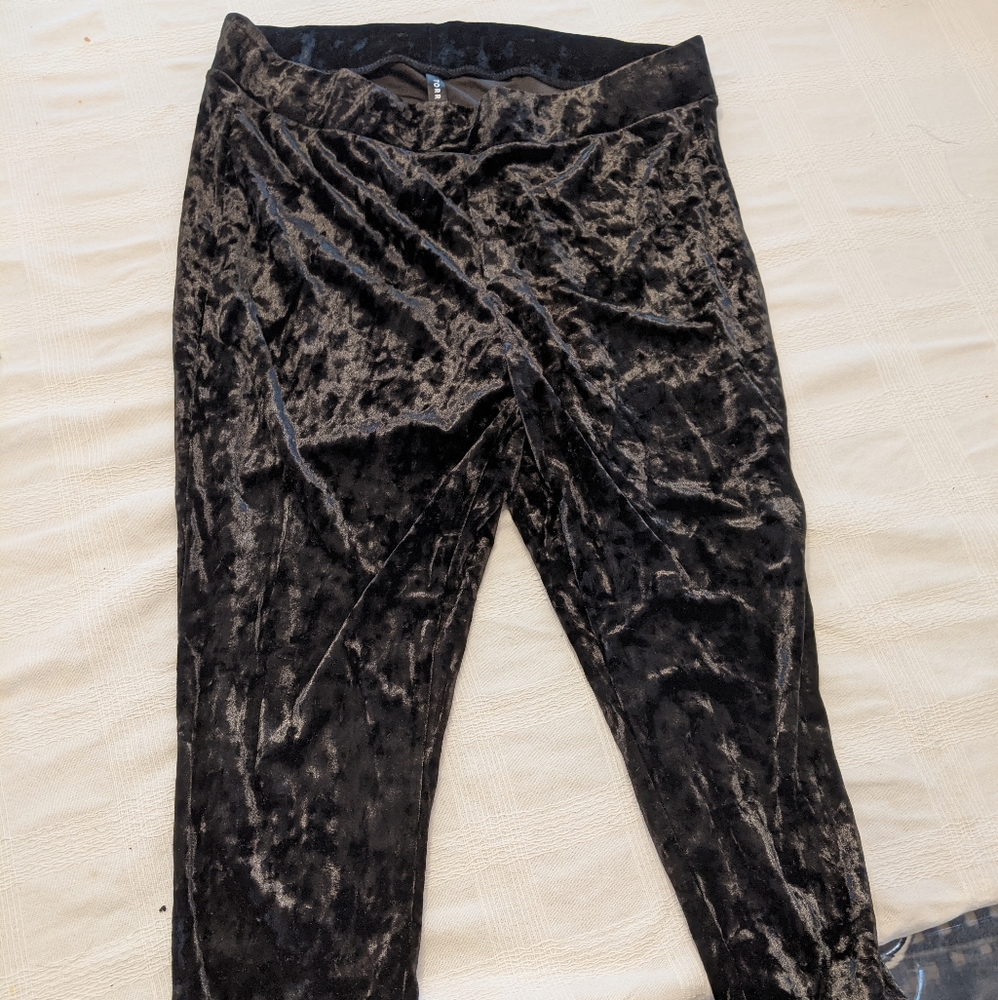 NWOT TORRID Velour / Crushed Velvet Leggings